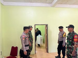Praka Robi Lakukan Pengamanan Kotak Suara di Gedung PPK Kute Siantan