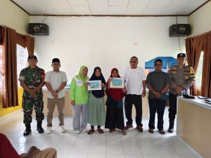 Kades Payalaman Salurkan BLT Bulan Desember, Koptu Isnaeni Hadir Mendampingi