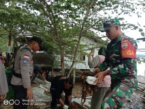 Serda Yusri Satria Lakukan Gotong Royong Sekaligus Komsos di Kecamatan Palmatak