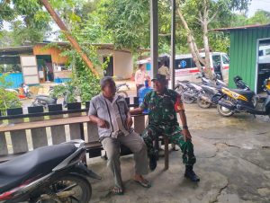 Komsos Rutin Terus Dilakukan, Sertu Hadi Pererat Jalinan Silaturahmi Bersama Masyarakat