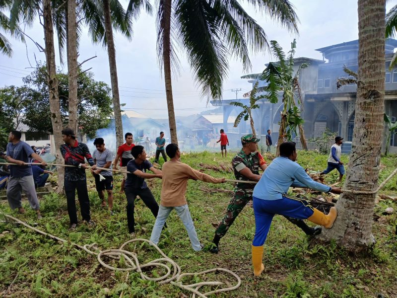 Serda Yusri Gotong Royong Bersama di Desa Piabung