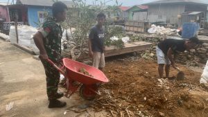 Praka M Ardi Danang Gotong Royong Bangun Rumah Warga Belibak
