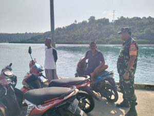 Sertu M Hadi Silaturahmi Bersama Warga Teluk Sunting