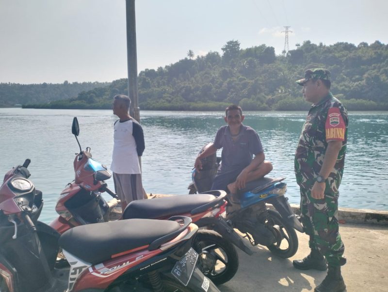 Sertu M Hadi Silaturahmi Bersama Warga Teluk Sunting