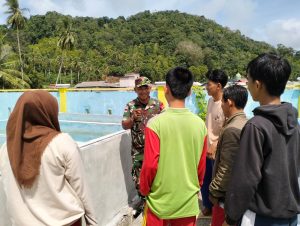 Serda Fadlin Komsos Bersama Pelajar SMK Muntai di Desa Candi