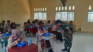 Makan Sehat Bergizi Dilakukan di Anambas, Koramil Palmatak Lakukan Pendampingan