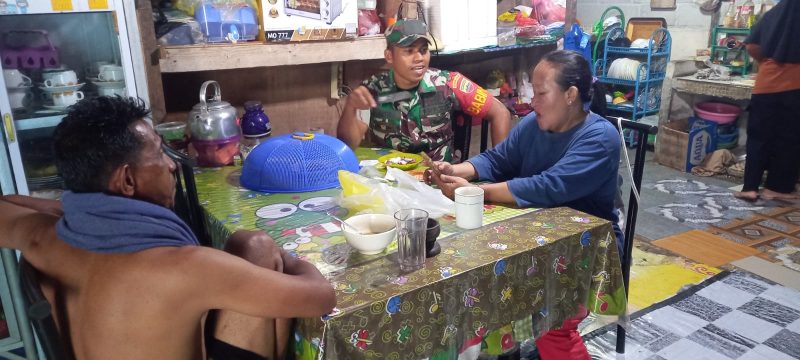 Ciptakan Kebersamaan, Serda Yusri Komsos di Desa Putik Binaannya