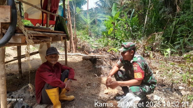 Laksanakan Perintah Atasan, Praka Robi Terus Lakukan Komsos Rutin