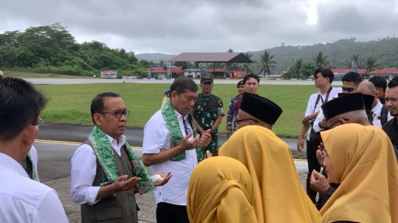 Menkes, Menko PMK dan KSP Kunjungi Anambas, Danramil Palmatak Ikut Sambut dan Berikan Pengamanan