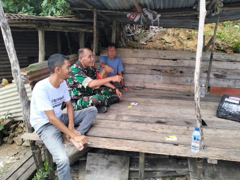 Percakapan Kecil Awali Komsos Sertu M Hadi Menjadi Suasana Hangat Dengan Warga Teluk Sunting