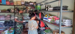 Jalankan Komunikasi Sosial, Serda Yusri Berkunjung di Tempat Ibu Wati