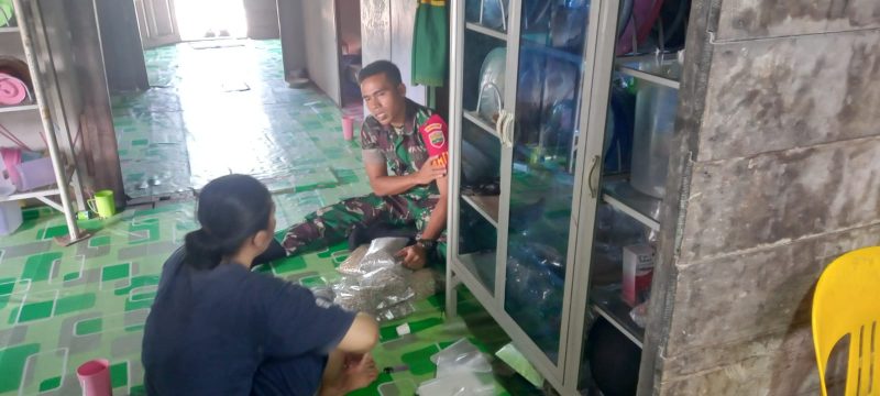 Babinsa Desa Ladan Gelar Komsos Bersama Warga, Pererat Hubungan dan Ciptakan Kondisi Aman