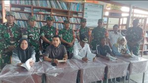 TNI AD Serahkan Bantuan Meja dan Kursi untuk Yayasan Peduli Desa Tiangau di Anambas