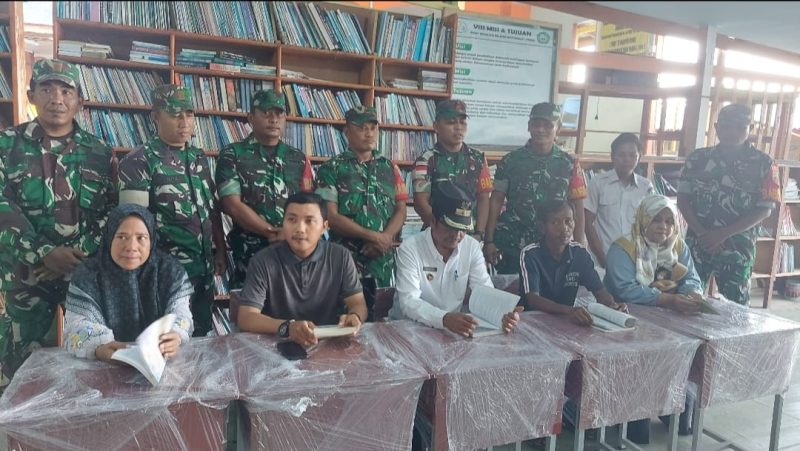 TNI AD Serahkan Bantuan Meja dan Kursi untuk Yayasan Peduli Desa Tiangau di Anambas