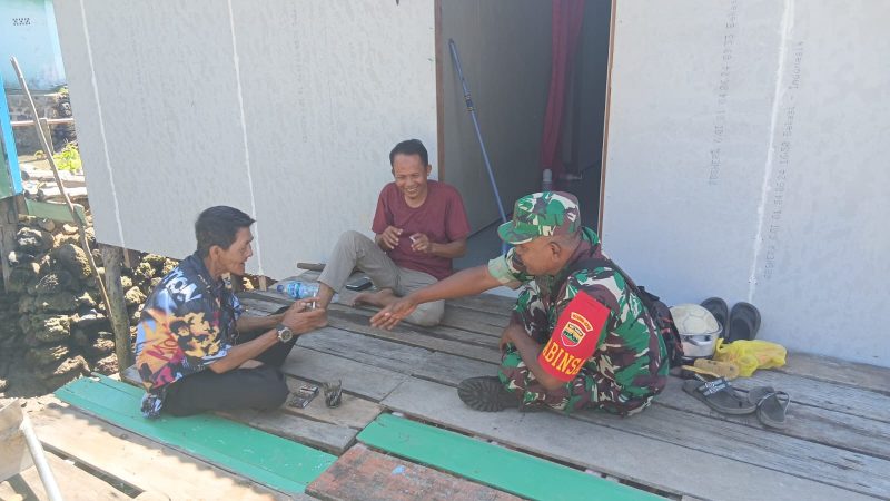 Babinsa Serda Julius Souhali Tegaskan Komitmen TNI Bersama Rakyat