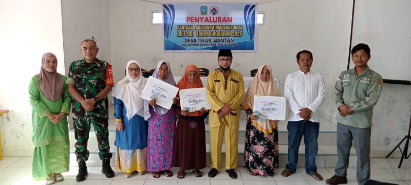 Serda M. Hadi Dampingi Penyaluran BLT DD di Desa T. Siantan, Pastikan Bantuan Tepat Sasaran