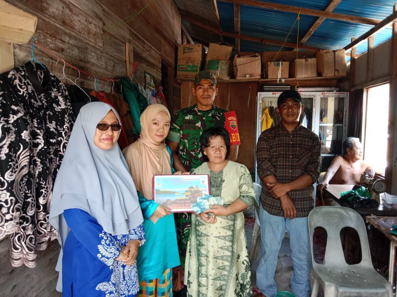 Serda Yusri Satria Dampingi Penyaluran BLT DD di Desa Tebang, Pastikan Bantuan Tepat Sasaran