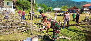 Babinsa Kopda JH. Tampubolon Jalin Komsos dan Gotong Royong Bersama Warga Desa Candi, Kecamatan Palmatak