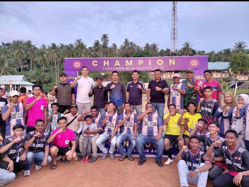 Dandim 0318/Natuna Hadiri Penutupan Turnamen Mini Soccer U-13 di Air Asok, Danramil 07/Palmatak Dampingi Langsung