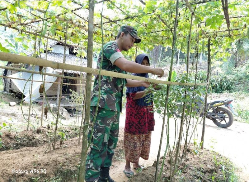 Langit Tak Membatasi, Babinsa Praka Robi Hadirkan Rasa Aman hingga ke Pelosok Payalaman