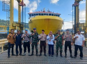 “Mata Elang di Pagi Buta”: Serda Fadhlin Kawal Ketat Pengamanan KMP Bahtera Nusantara 01 di Pelabuhan Matak