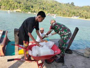 Kopda Tampubolon Menyapa Desa: Babinsa Jadi Penyejuk di Tengah Warga Candi