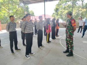 Serda Yusri Satria Latih Siswa SMA N 1 Palmatak Jadi Pra Paskibra Kecamatan