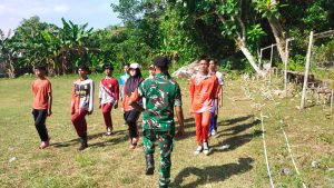 Sertu Saiful Bahri Latih Pra Paskibra SMA N 1 Siantan Utara: Bentuk Disiplin dan Jiwa Nasionalisme Sejak Dini