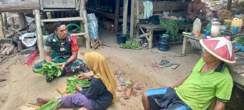 Serda Yusri Satria Jalin Kedekatan Lewat Komsos Bersama Warga Desa Ladan