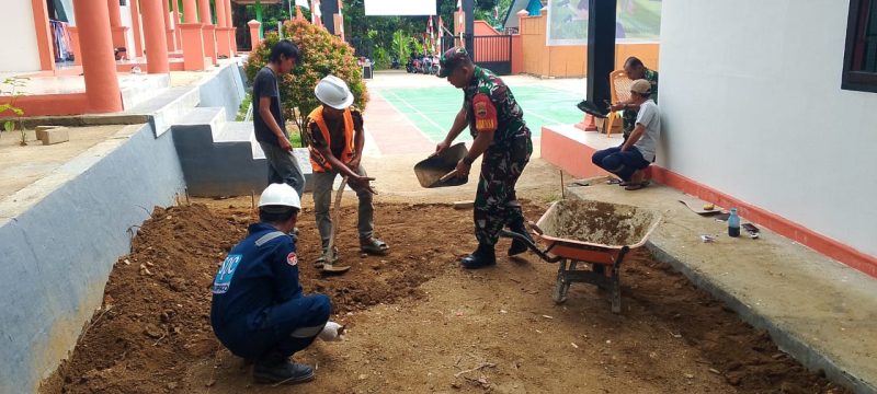 Kopda JH Tampubolon Dekatkan TNI dengan Warga Desa Candi Lewat Komsos