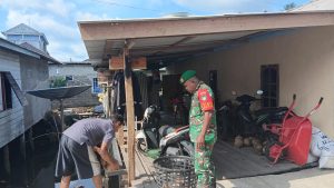 Babinsa Koramil 07/Palmatak Gelar Komsos Bersama Warga Desa Lidi