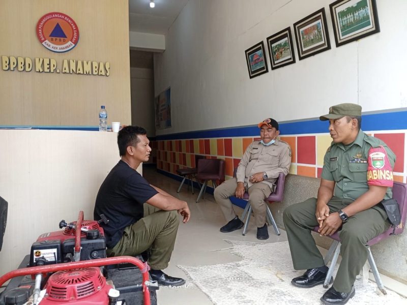 Tingkatkan Sinergitas, Serda Dandang Suharyadi Gelar Komsos Bersama BPBD Anambas Tarempa