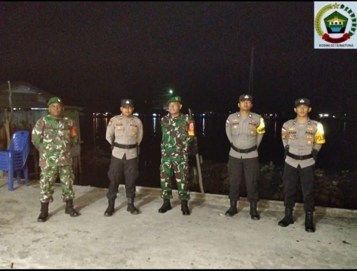 Babinsa Koramil 07 Palmatak Tak Kenal Lelah, Patroli Malam di Desa Air Sena Demi Keamanan Warga