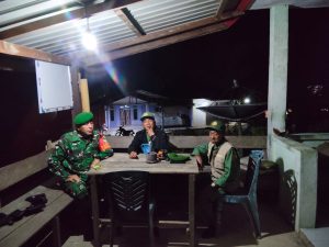 Babinsa Koramil 07 Palmatak, Sertu M. Hadi, Patroli Malam di Desa Langir Jaga Kamtibmas