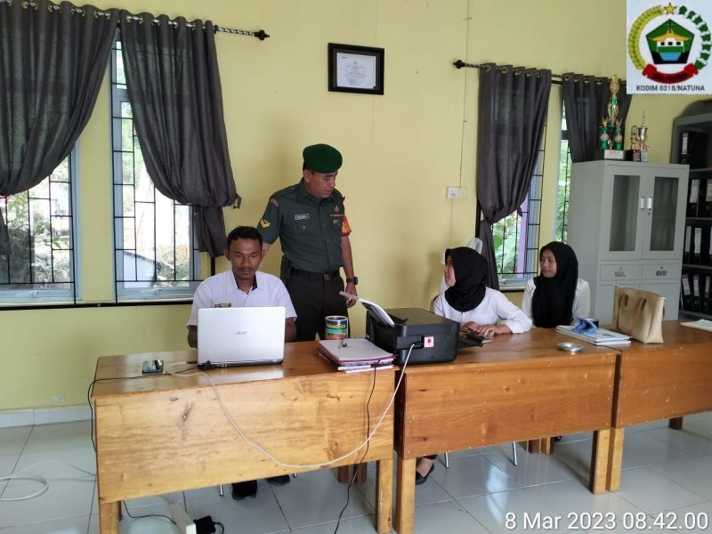 Sertu M. Hadi Perkuat Silaturahmi Lewat Komsos Bersama Perangkat Desa Air Sena