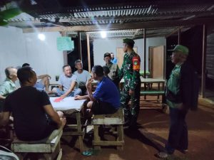 Patroli Malam Serda Yusri Satria Jaga Kamtibmas di Desa Candi, Warga Merasa Tenang